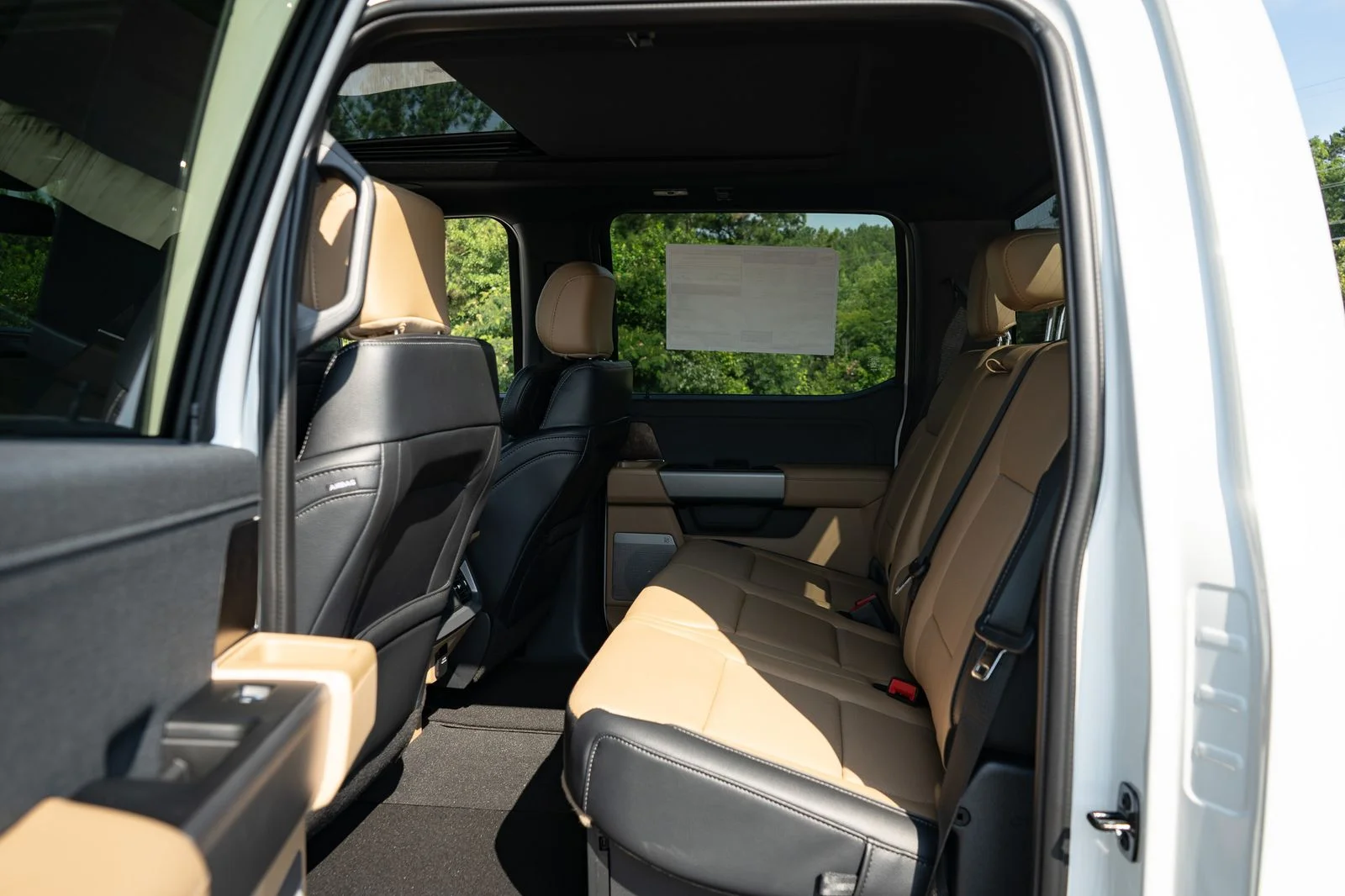 New 2026 Star White Metallic Tri-Coat Ford F-250® Lariat® image 36