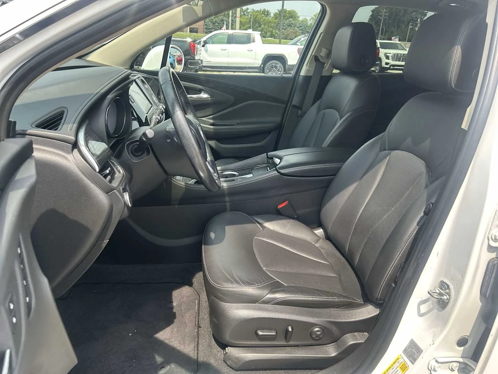 Used 2017 SUMMIT WHITE Buick Essence image 21