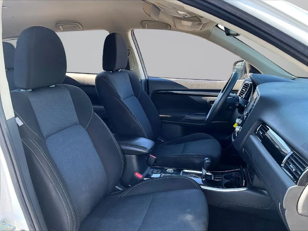 Used 2020 White Mitsubishi ES image 31