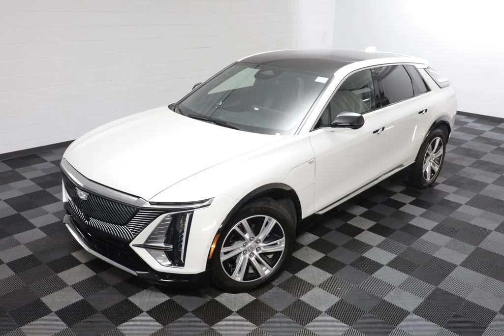Used 2024 Cadillac LYRIQ Tech with VIN 1GYKPMRL6RZ103368 for sale in Naperville, IL