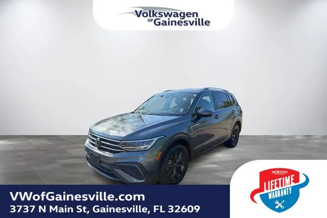 Certified Used 2024 Platinum Gray Metallic Volkswagen SE image 3