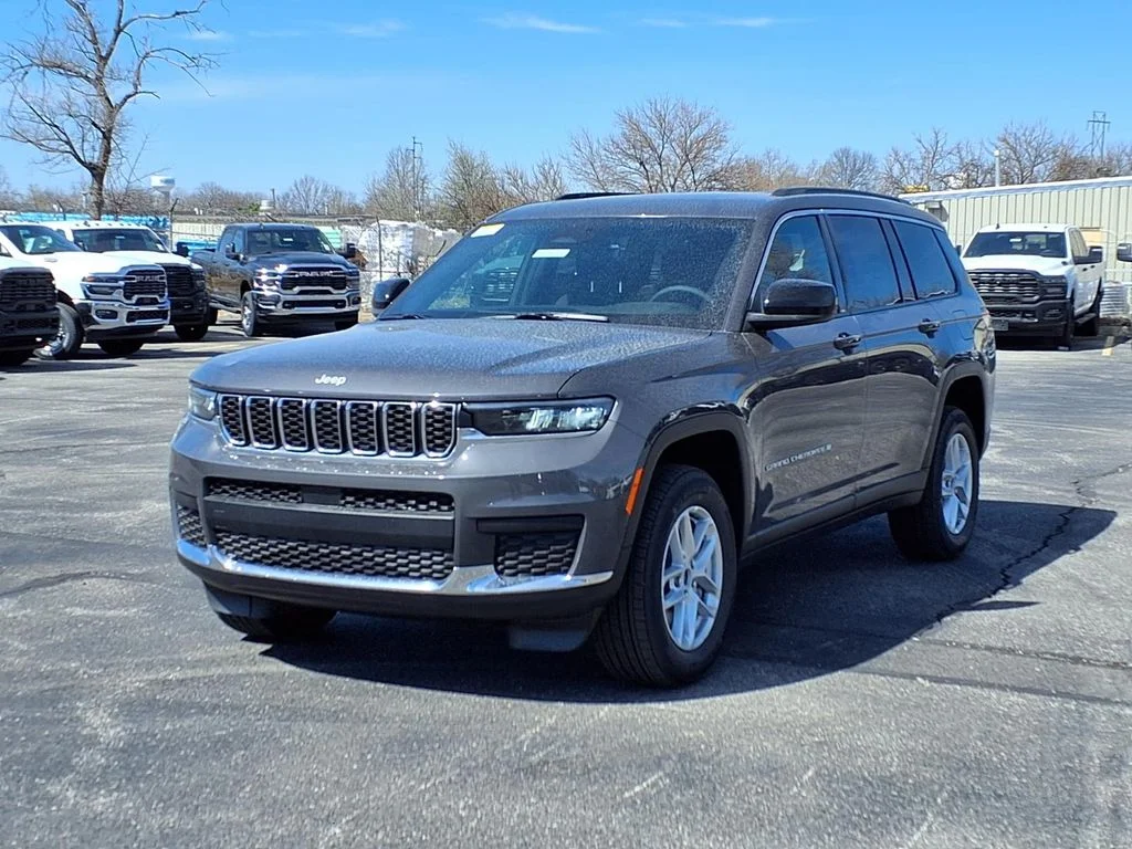 New 2026 Baltic Gray Metallic Clear-Coat Exterior Paint Jeep Laredo image 2