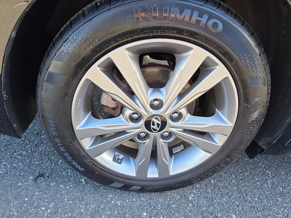 Certified Used 2018 Black Noir Pearl Hyundai Value Edition image 28