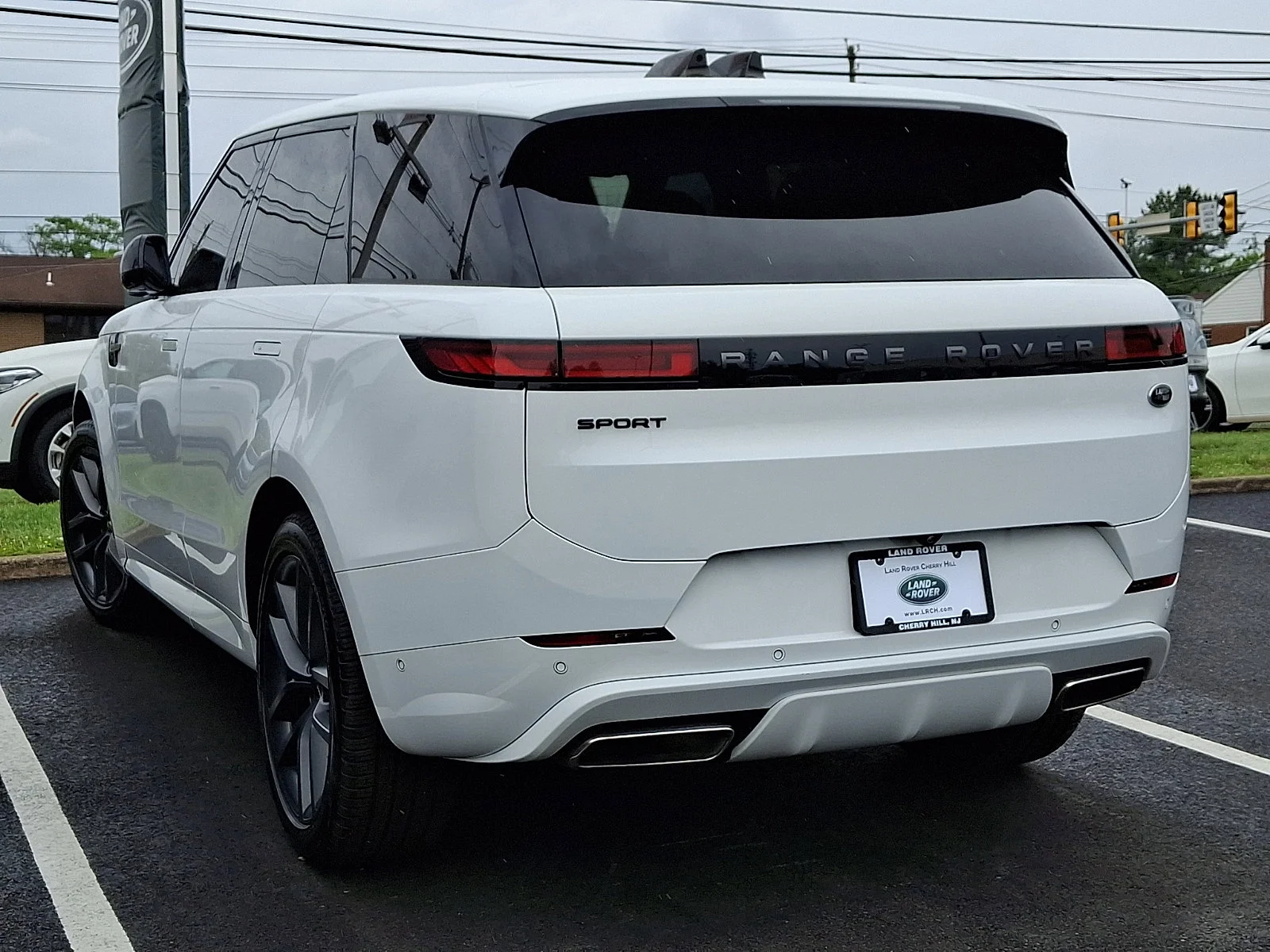 Used 2023 Fuji White   1Aa Land Rover SE Dynamic image 4