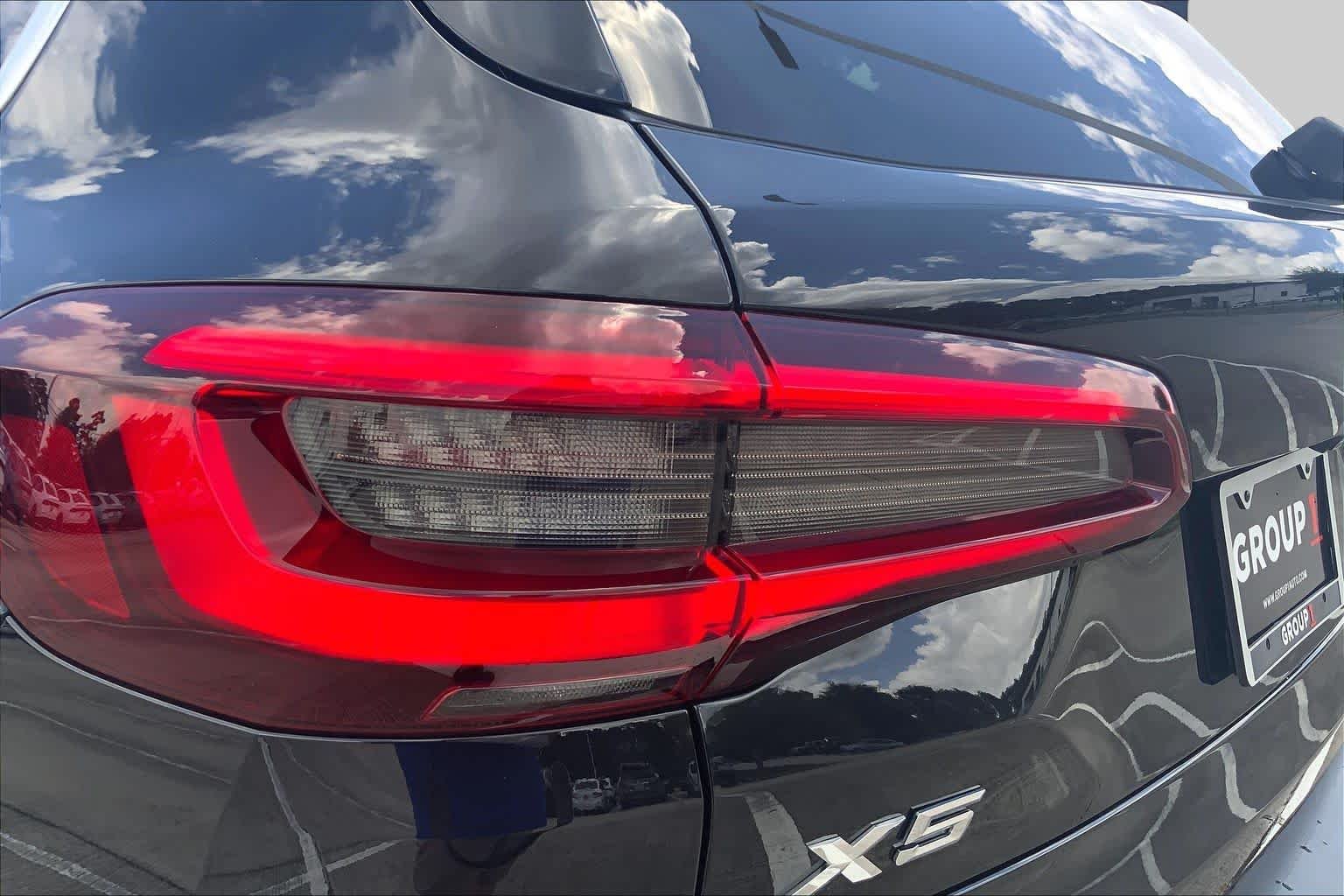 Used 2022 Black Sapphire Metallic BMW sDrive40i image 28