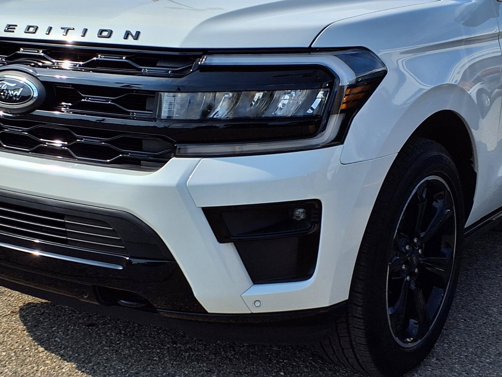 Certified Used 2023 Star White Metallic Tri-Coat Ford Limited image 34