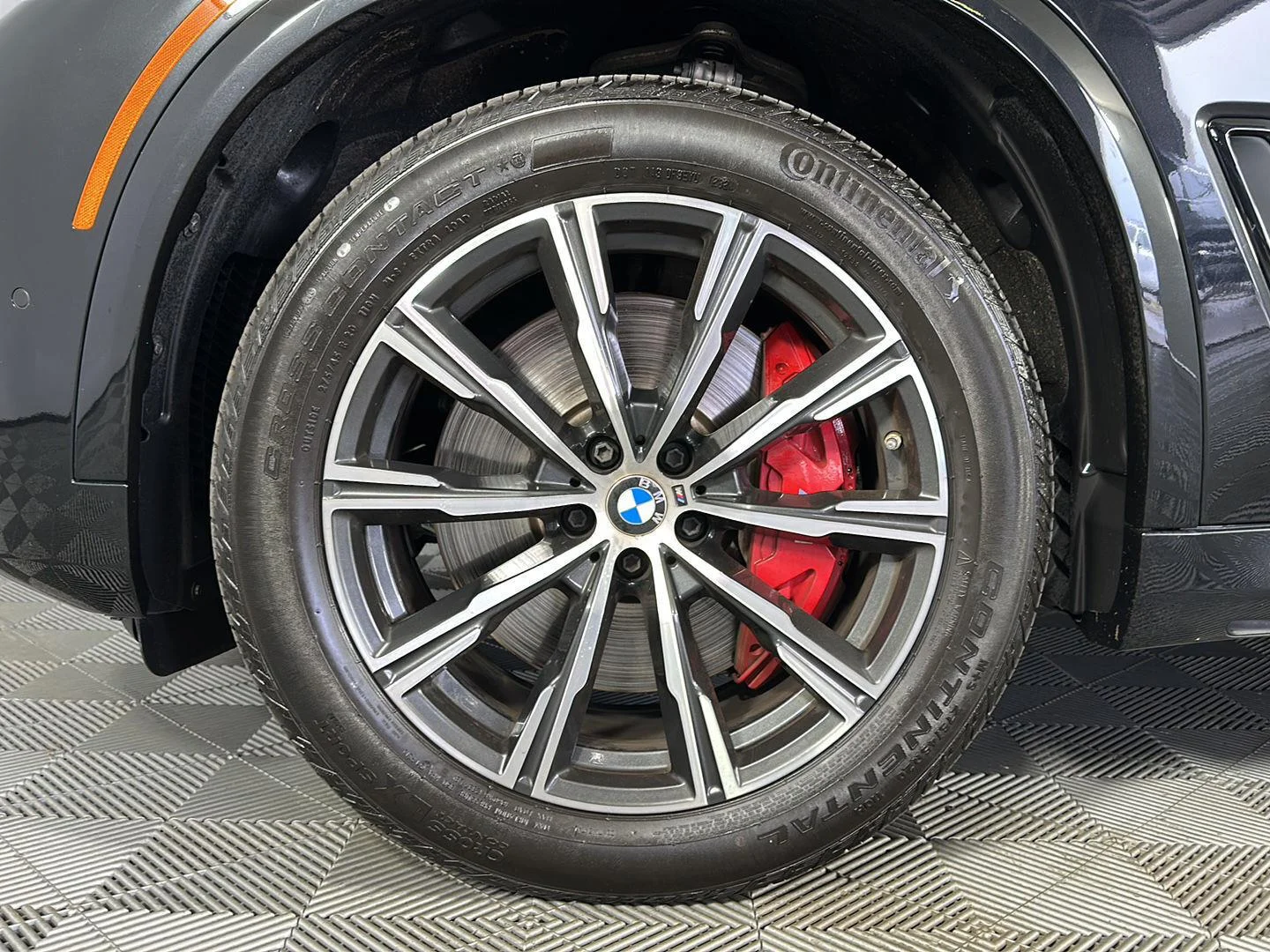 Used 2022 Black Sapphire Metallic BMW M50i image 6