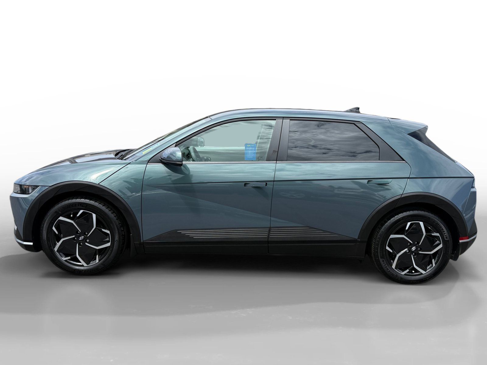 Certified Used 2024 Teal Hyundai SE image 2