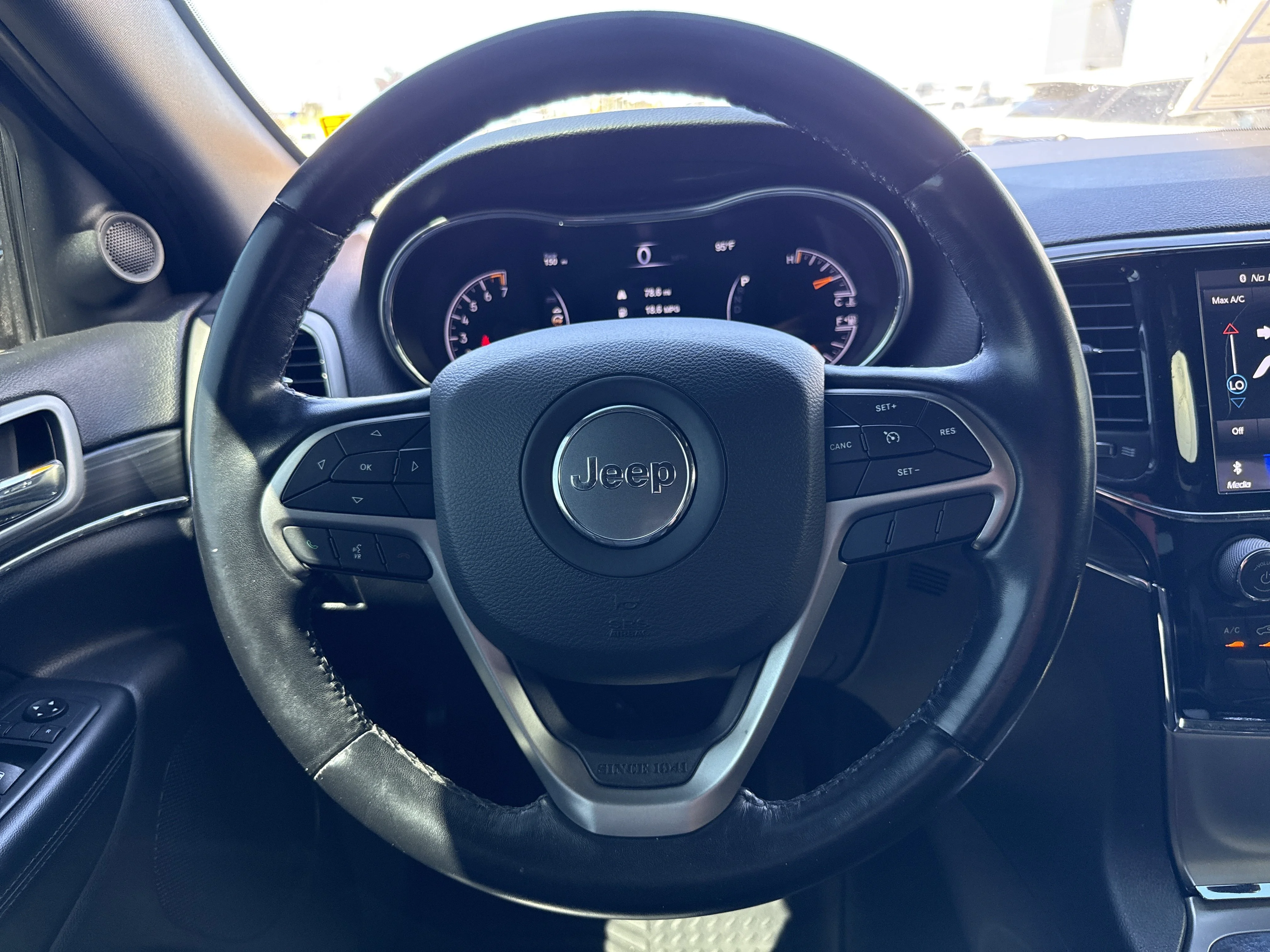 Used 2020 Diamond Black Crystal Pearlcoat Jeep Limited image 16