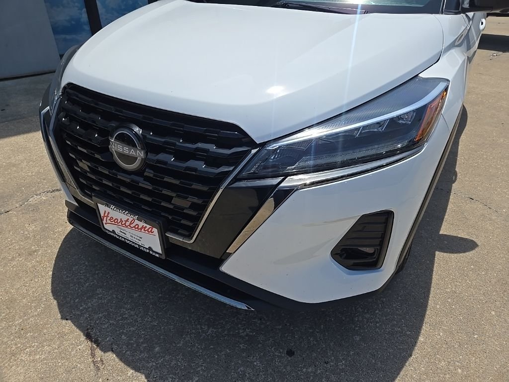 Used 2024 White Nissan SR image 19