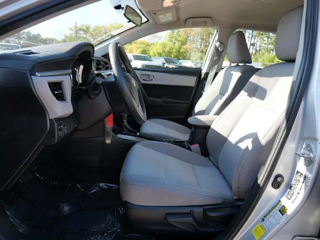 Used 2016 Silver Toyota LE image 21
