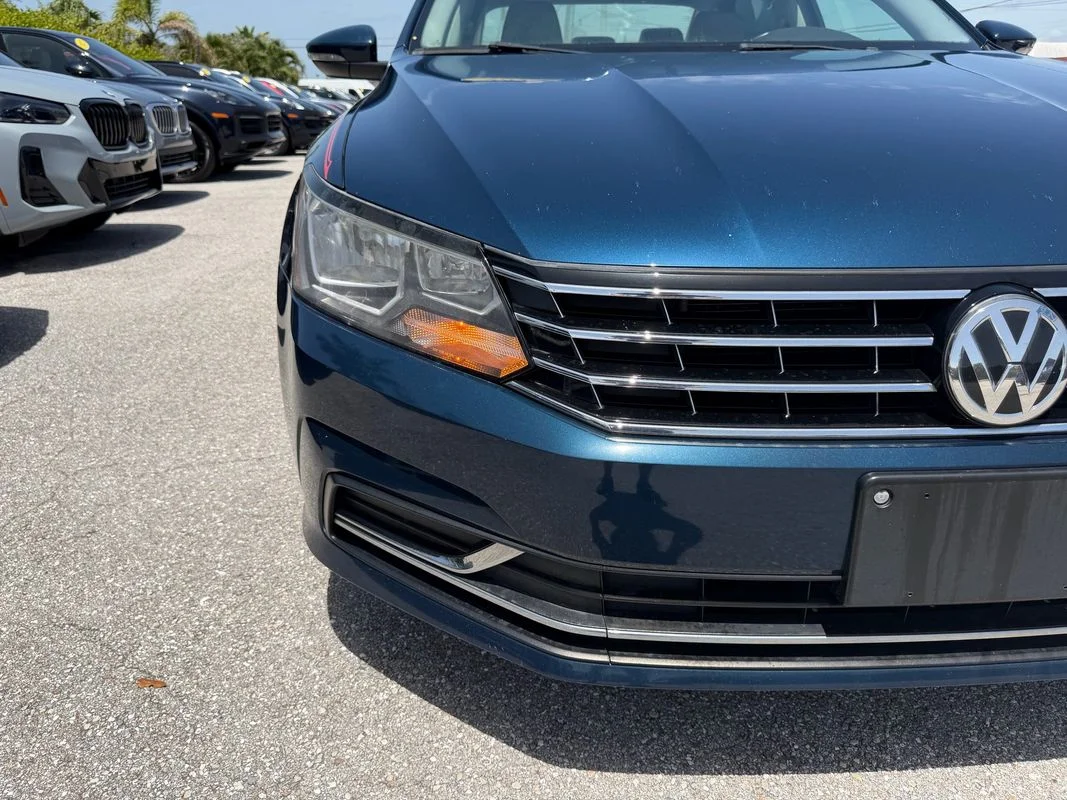 Used 2019  Volkswagen 2.0T Wolfsburg Edition image 4