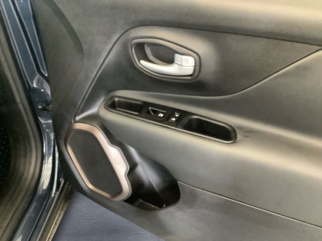 Used 2023 Blue Jeep Altitude image 15