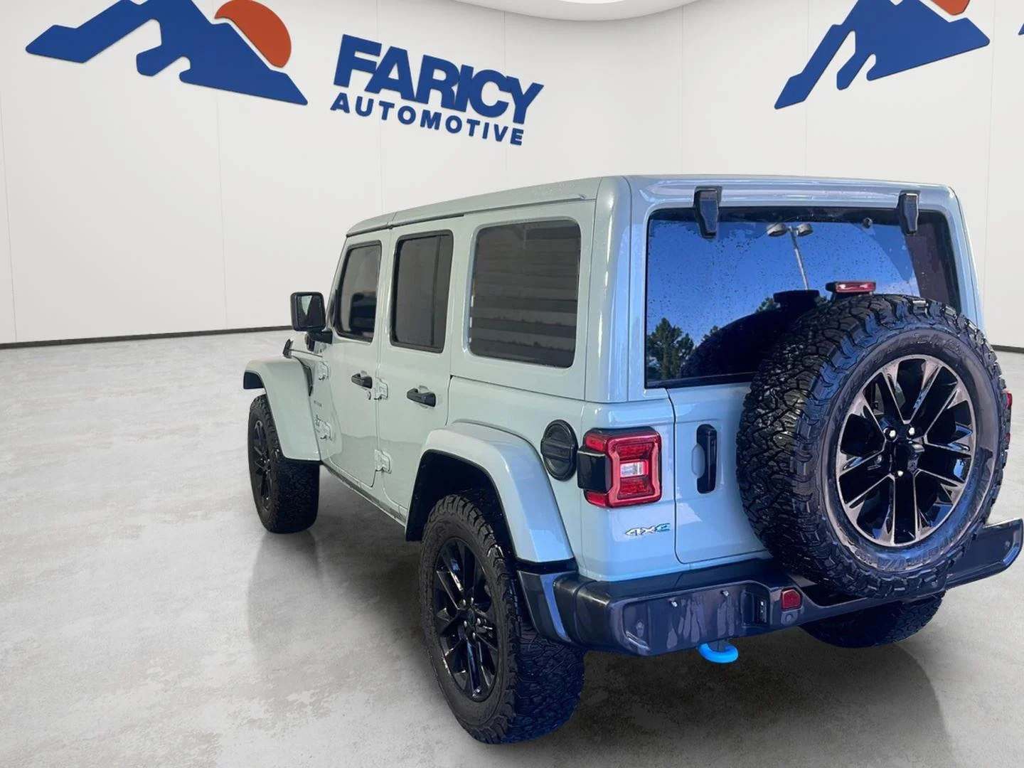 Used 2024 Earl Clearcoat Jeep Sahara image 9
