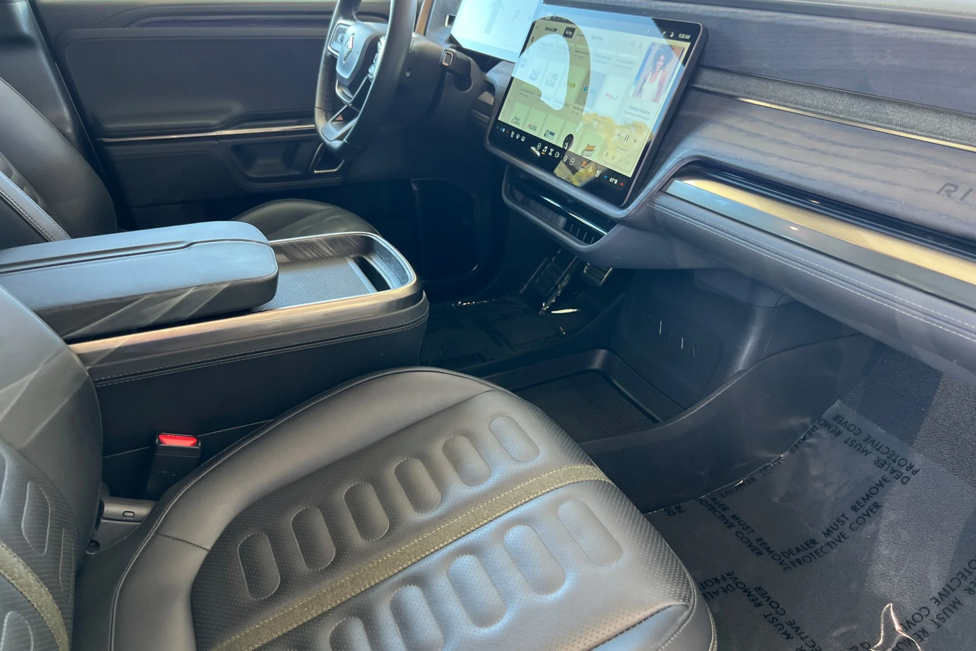 Used 2023 LA Silver Rivian Adventure image 19