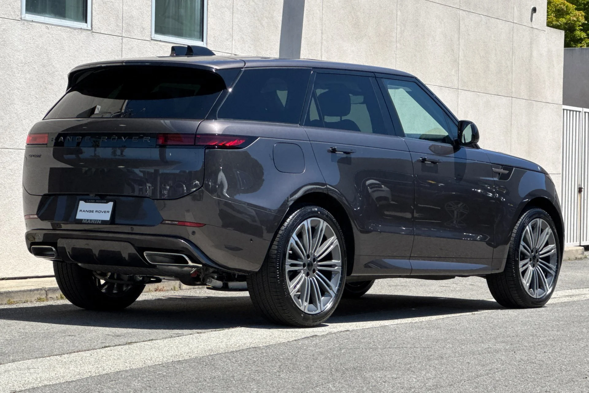 New 2026 Charente Grey Land Rover Dynamic SE image 2