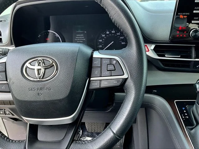 Used 2023 Silver Toyota XLE image 12
