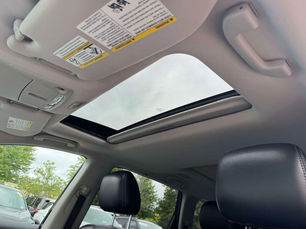 Used 2016 Magnetic Black Metallic Nissan SL image 21