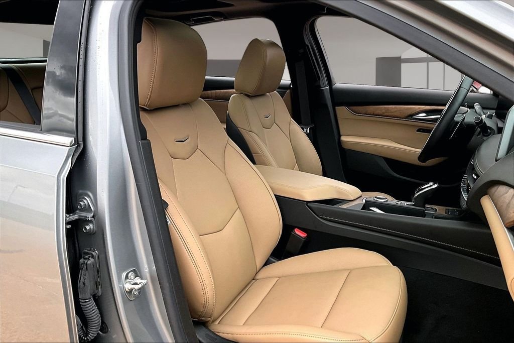 Used 2025 Silver Cadillac Premium Luxury image 7