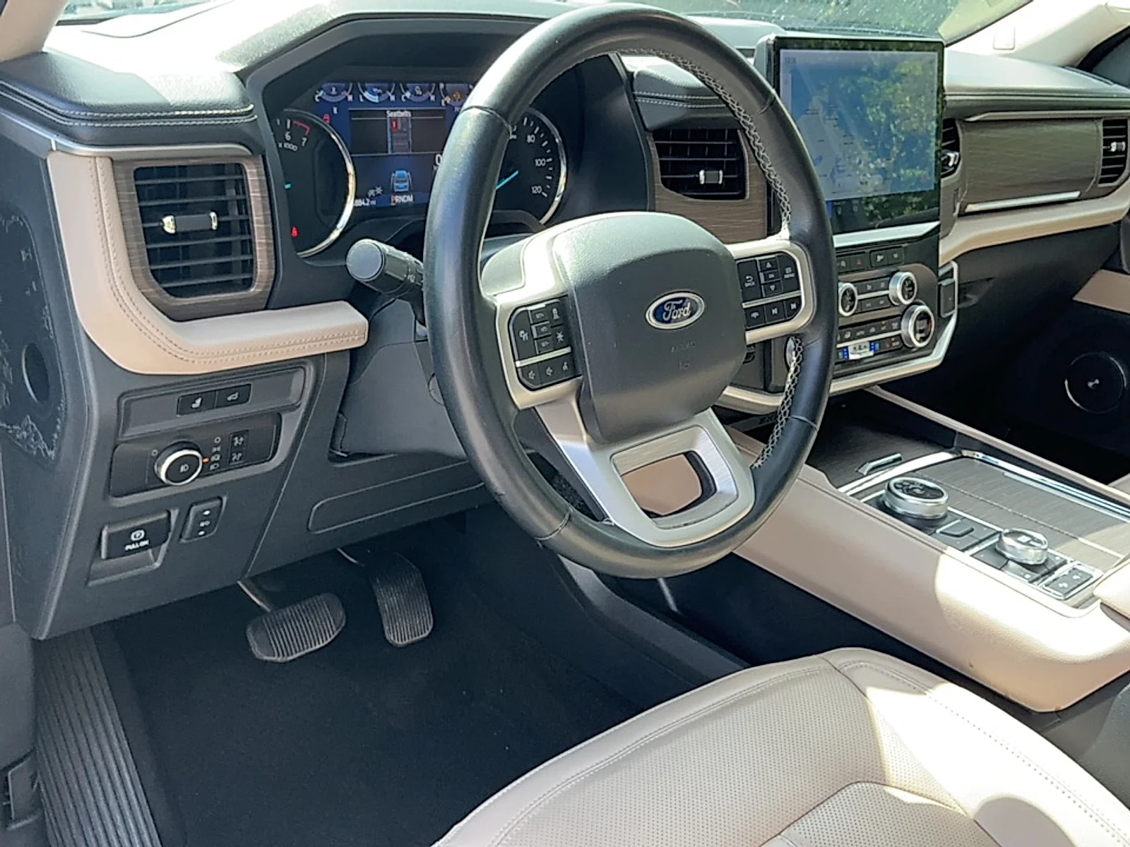 Used 2024  Ford Limited image 8