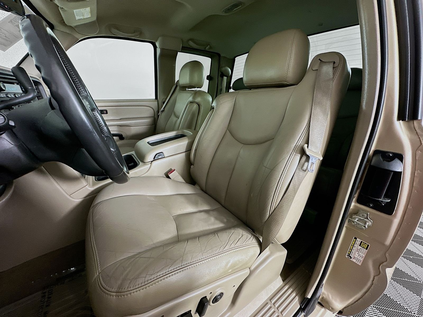 Used 2004 Sandstone Metallic Chevrolet Base image 20