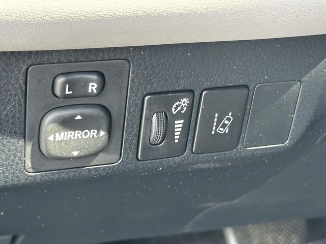 Used 2018 Aqua Toyota Limited image 27