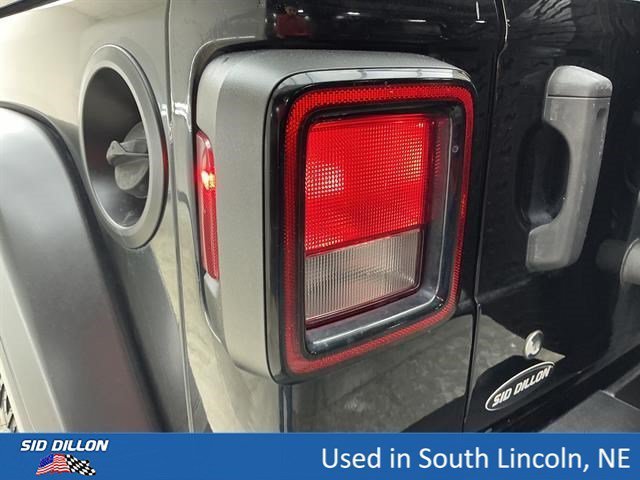 Used 2019 Black Clearcoat Jeep Sport S image 22