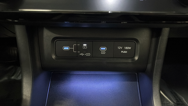 Used 2025 Creamy White Pearl Hyundai SEL Convenience image 32