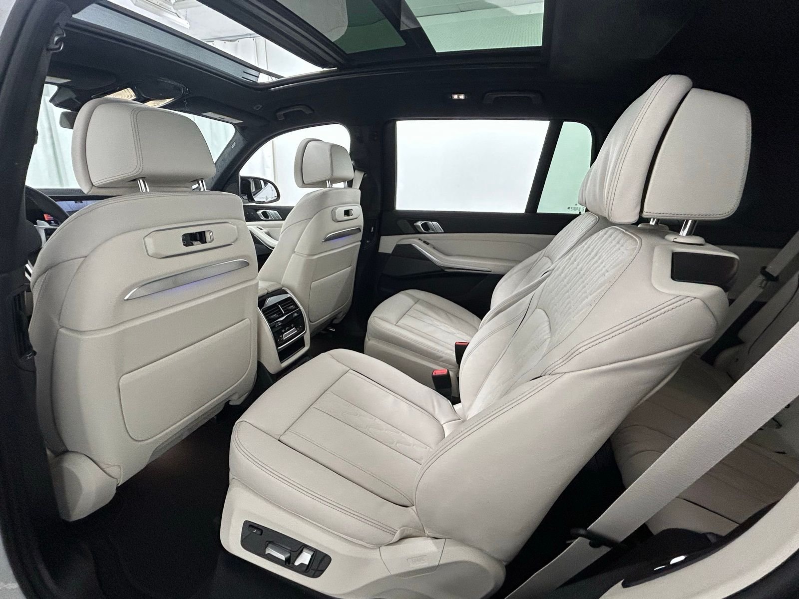 New 2026 Alpine White BMW M60i image 34