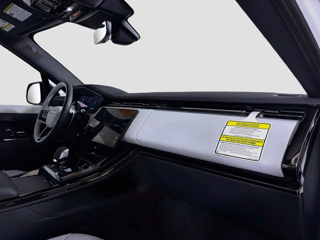New 2027 Fuji White Land Rover  image 31