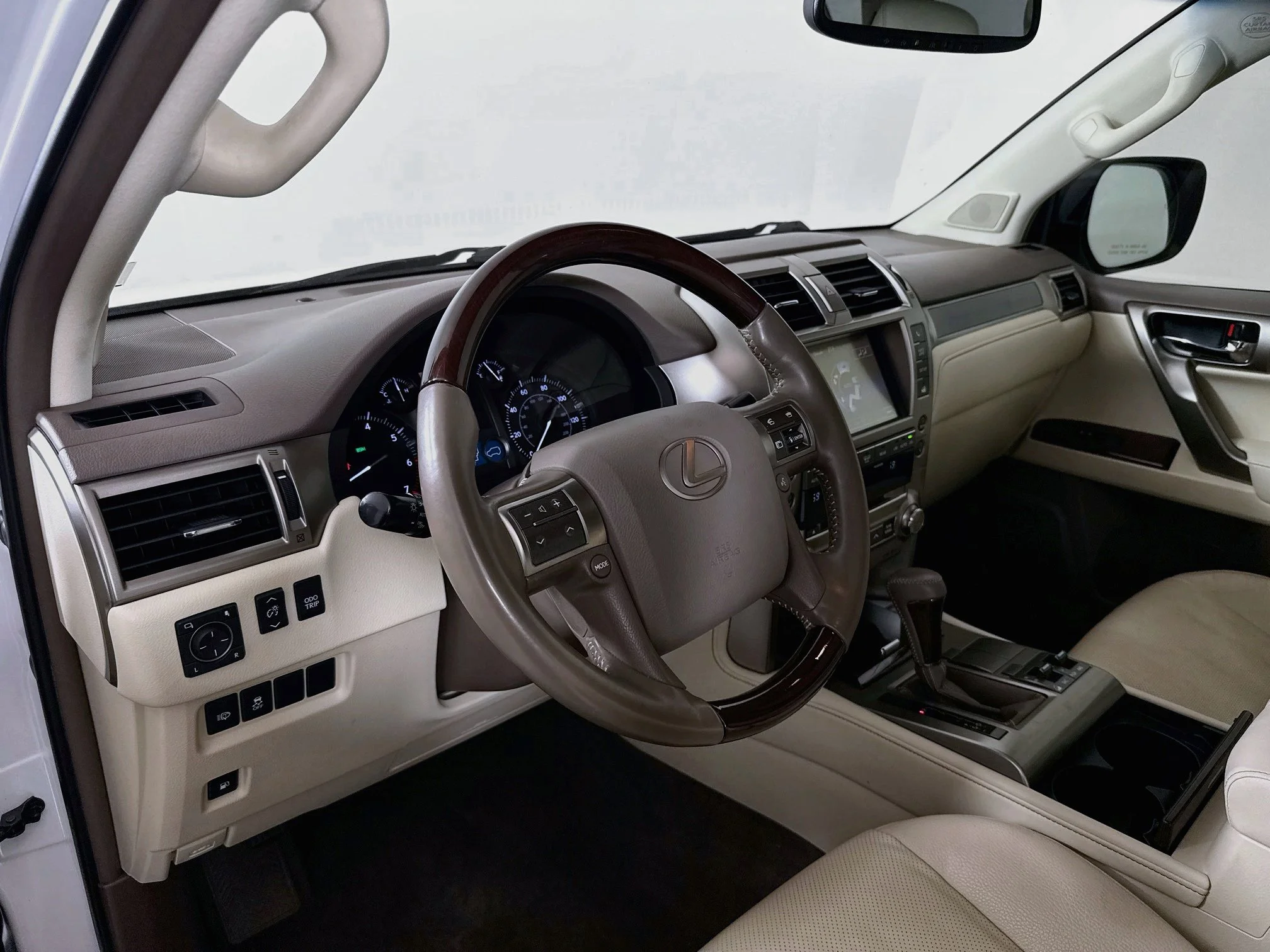 Used 2019 Starfire Pearl Lexus 460 image 9