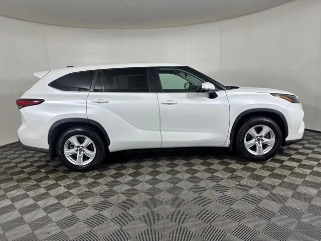 Used 2023 Pearl Toyota LE image 2