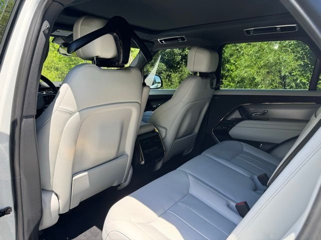 Certified Used 2025 Fuji White Land Rover SE image 12