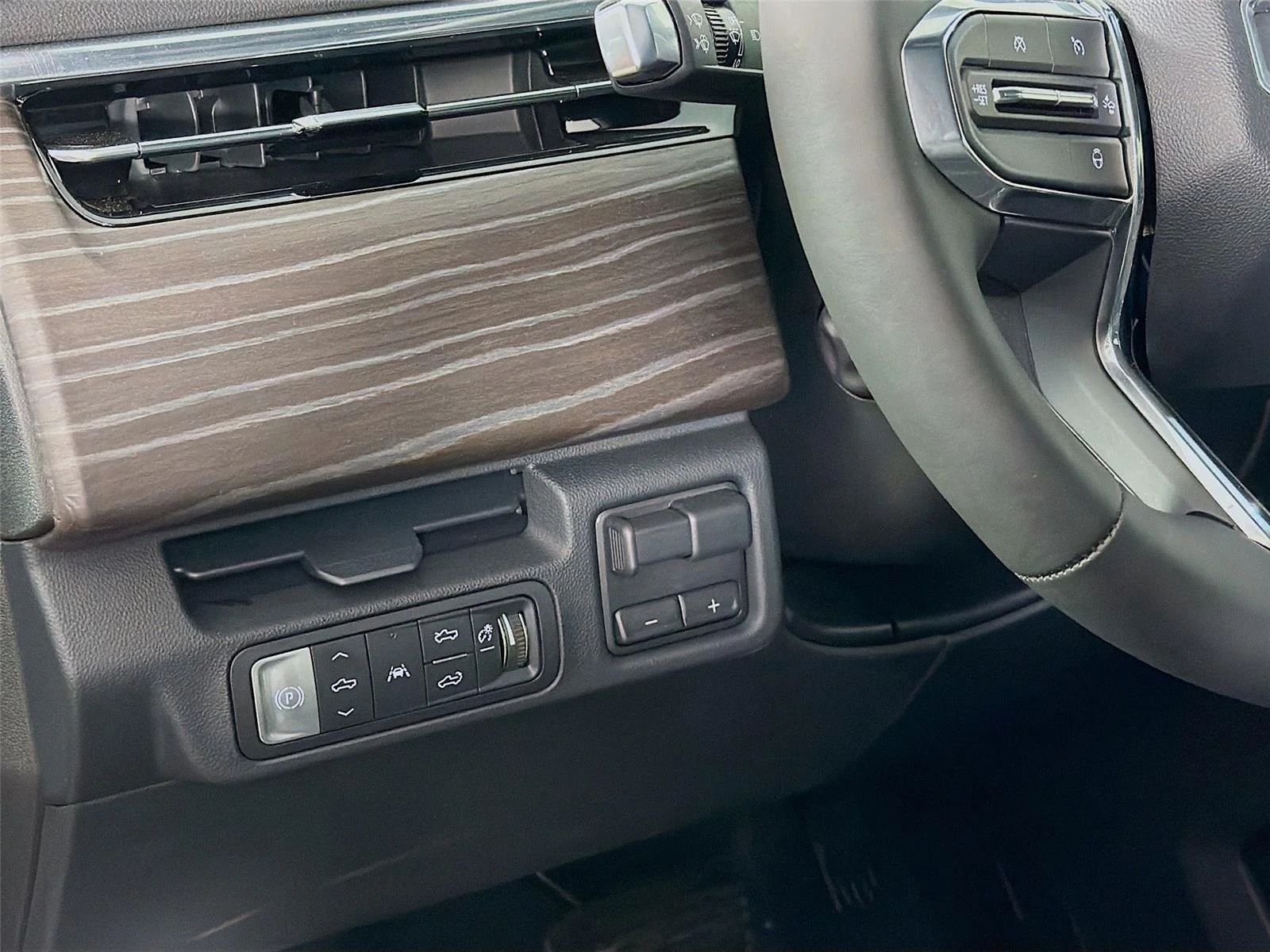 2025 GMC Sierra EV Denali - Photo 10