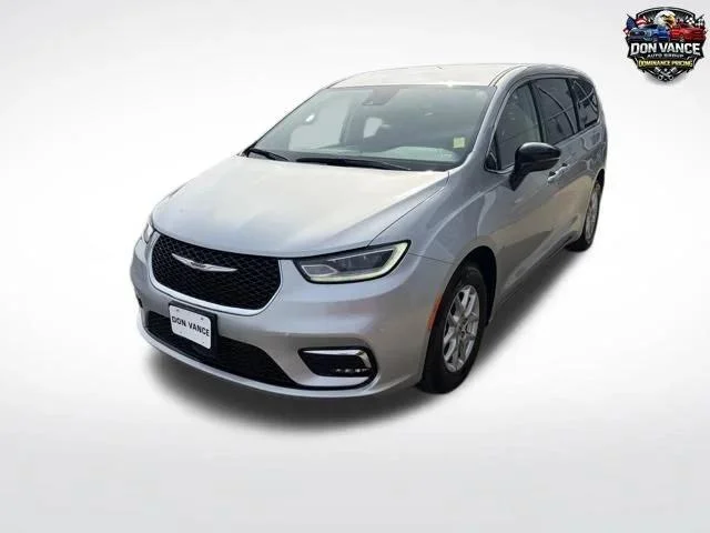 2024 Chrysler Pacifica Touring L's photo