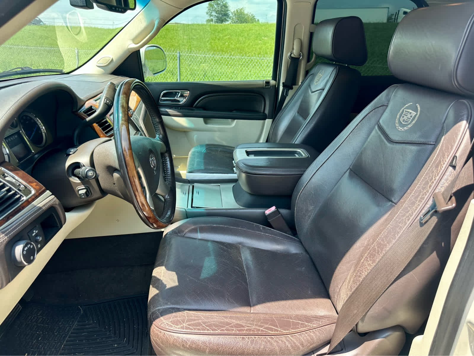 Used 2012 White Diamond Tricoat Cadillac Platinum Edition image 11