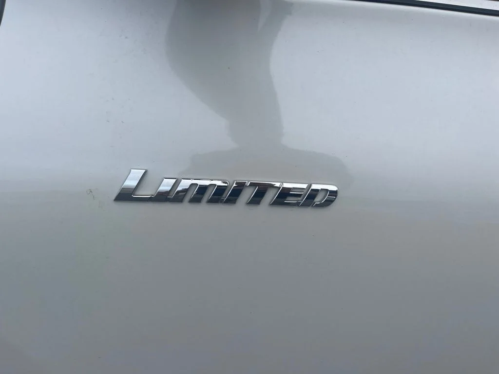 Used 2012 Blizzard Pearl Toyota Limited image 3
