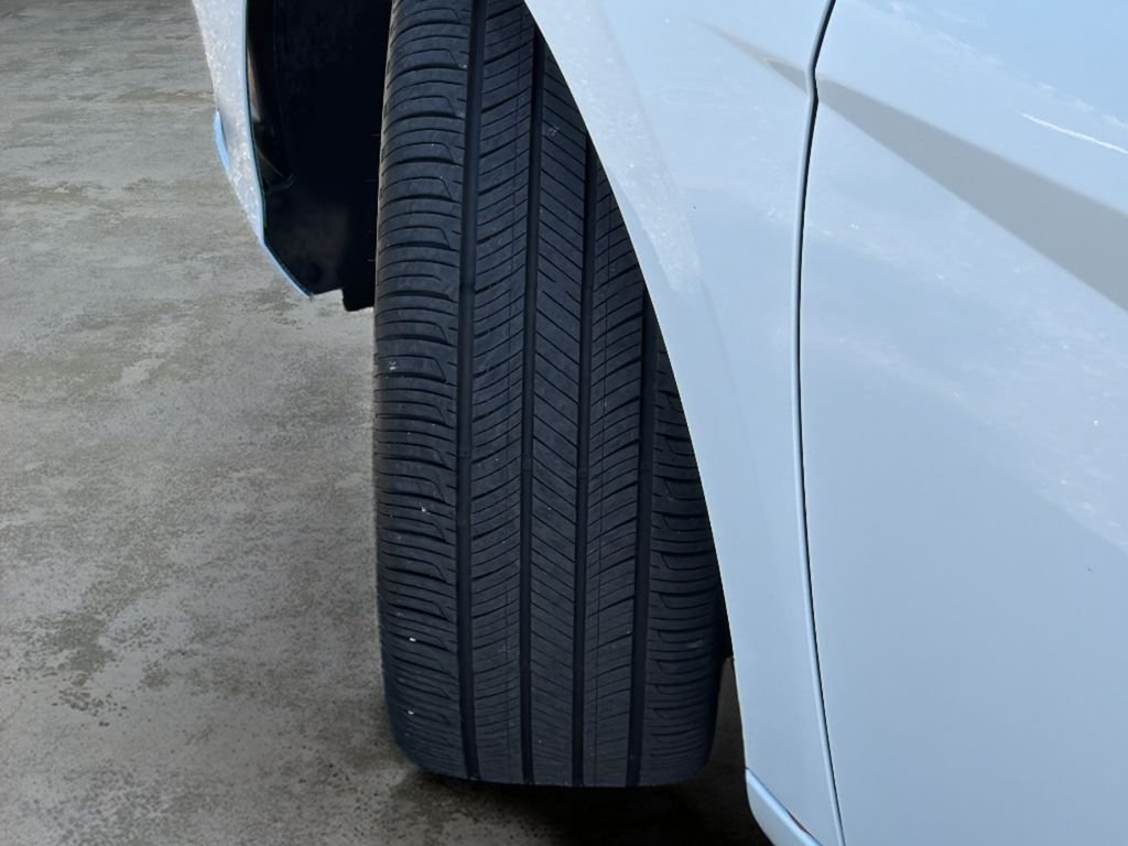 2025 Hyundai Elantra Limited - Photo 11