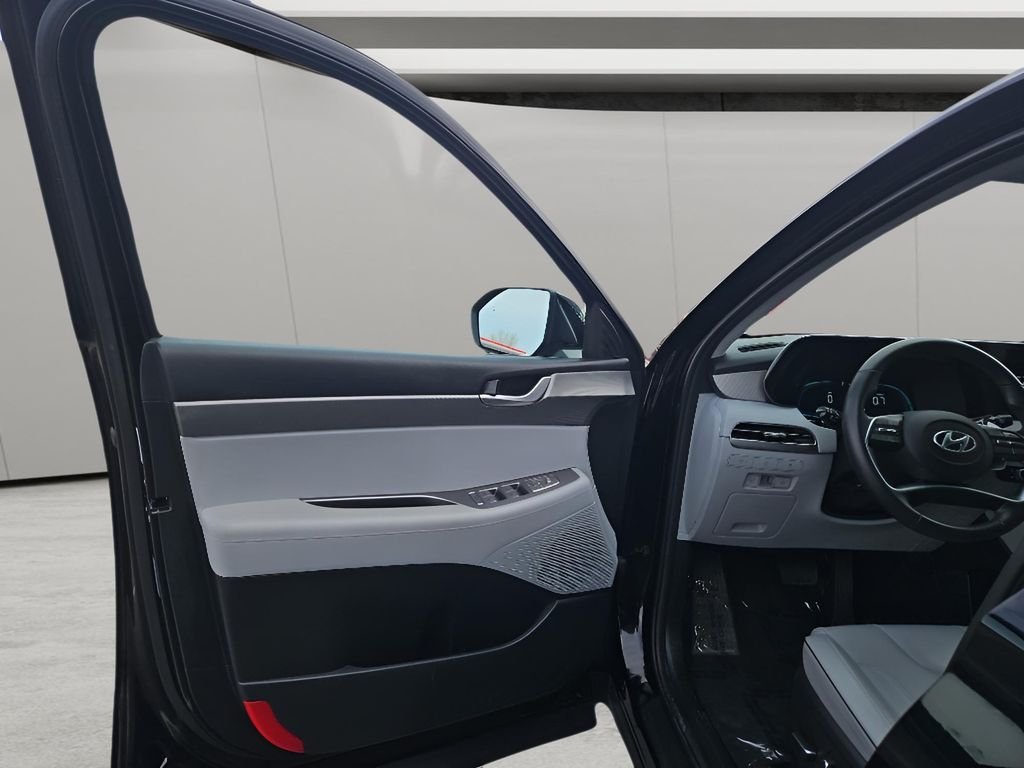 Used 2025 Abyss Black Pearl Hyundai SEL image 21