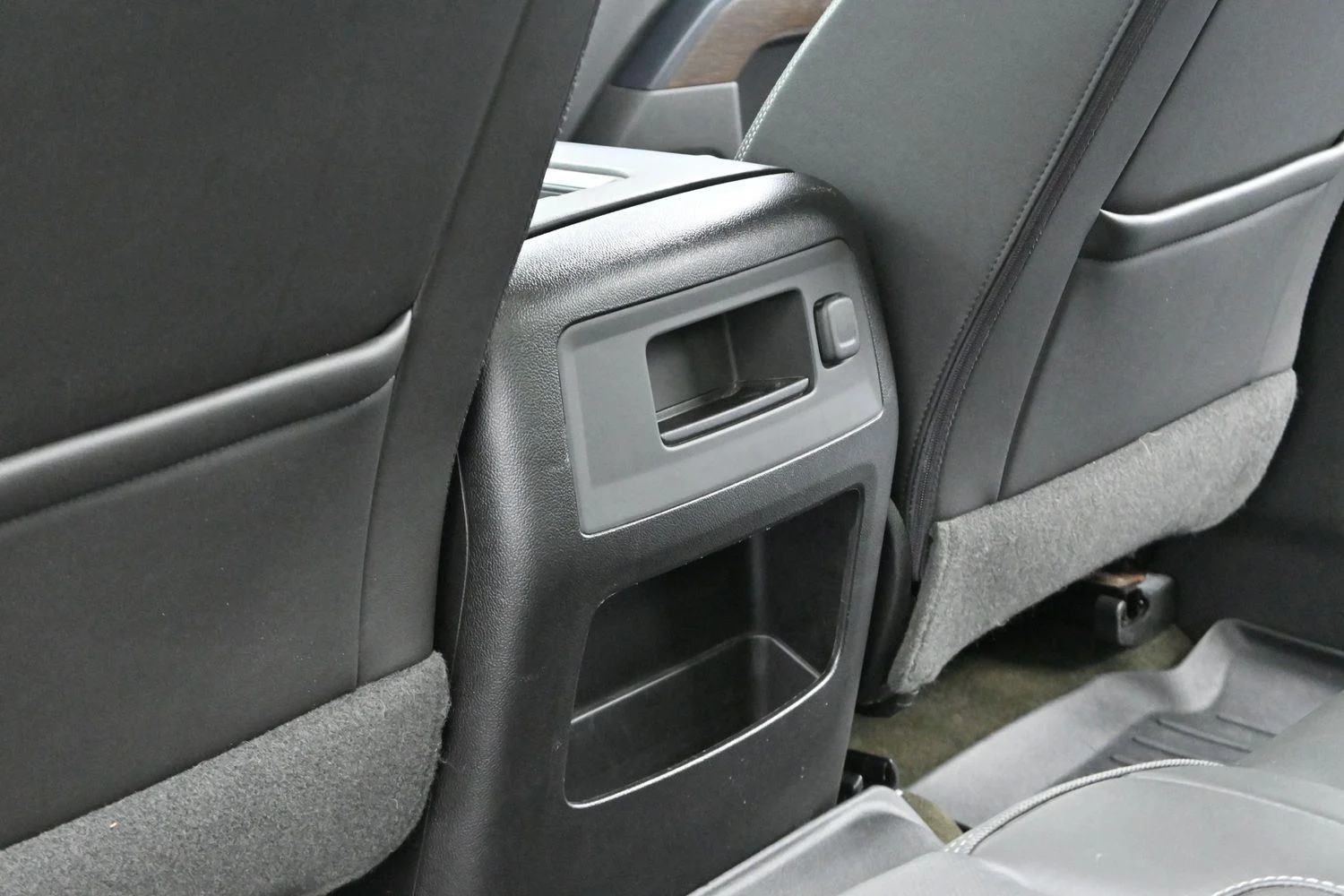 Used 2017 DARK SLATE METALLIC GMC Denali image 33