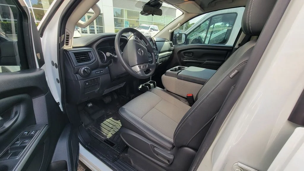 Used 2021 White Nissan S image 18