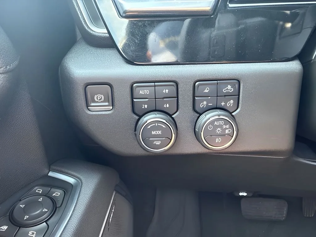Used 2023 Black Chevrolet High Country image 14