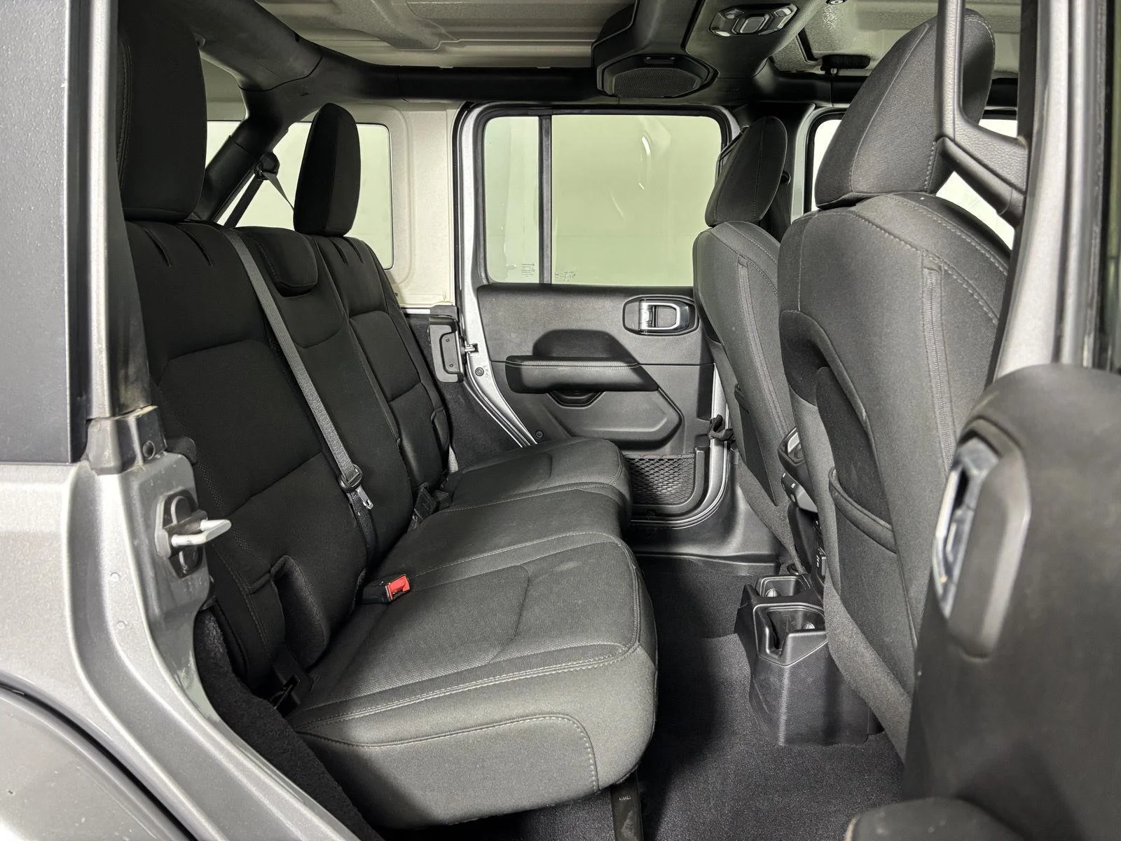 Used 2020 Billet Silver Metallic Jeep Sahara image 16