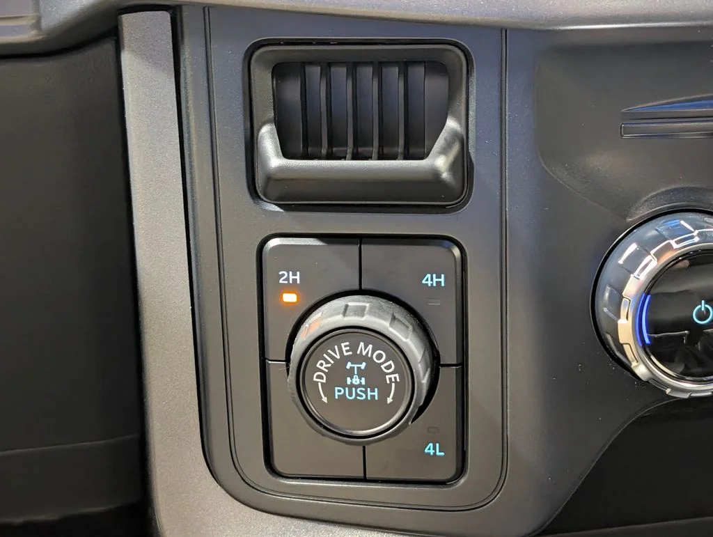 New 2026 Oxford White Ford XLT image 7