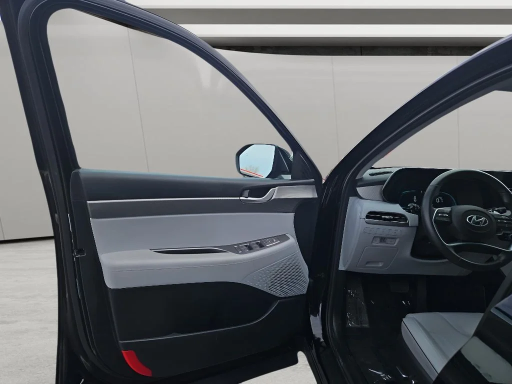 Used 2025 Abyss Black Pearl Hyundai SEL image 21