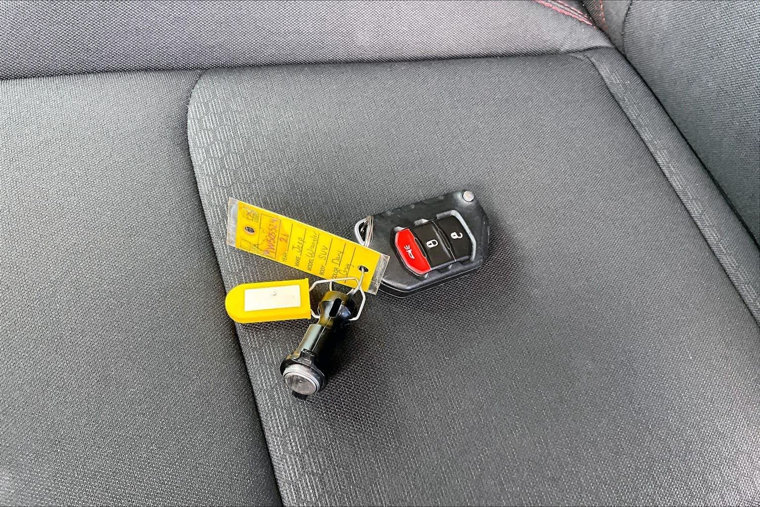 Used 2021 Sting-Gray Clearcoat Jeep Rubicon image 12