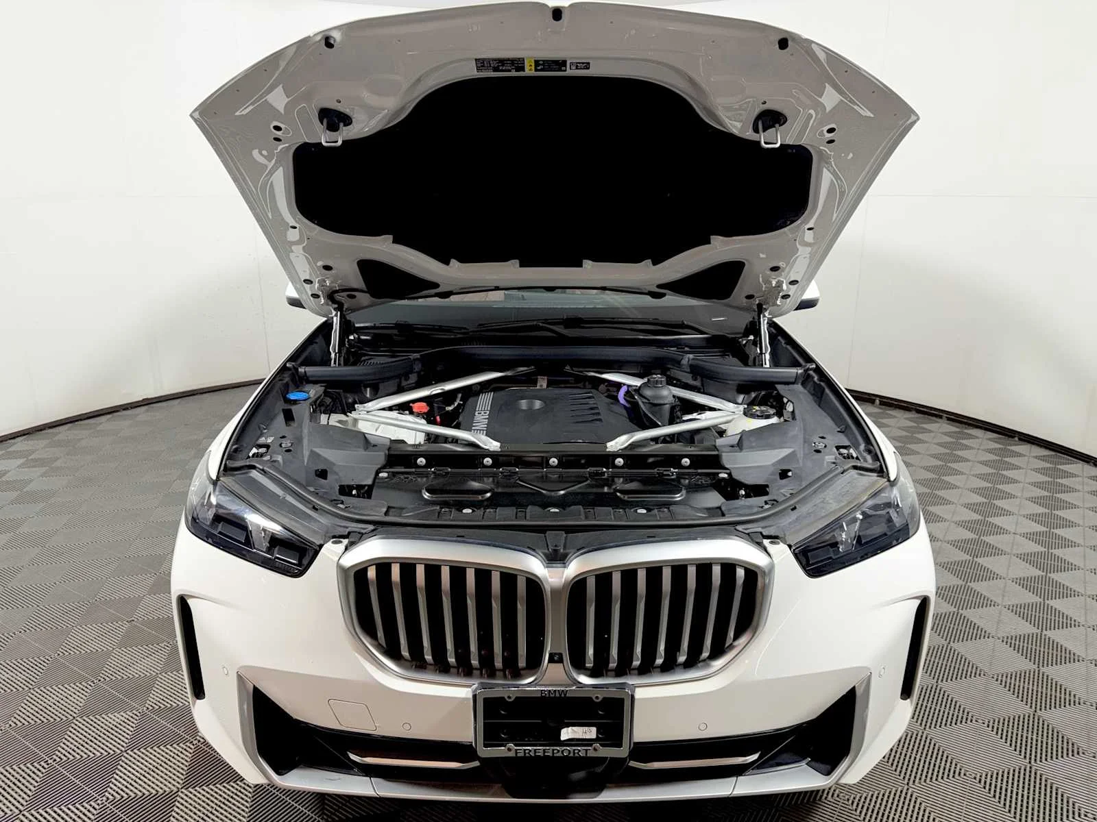 Used 2024 Alpine White BMW xDrive40i image 31