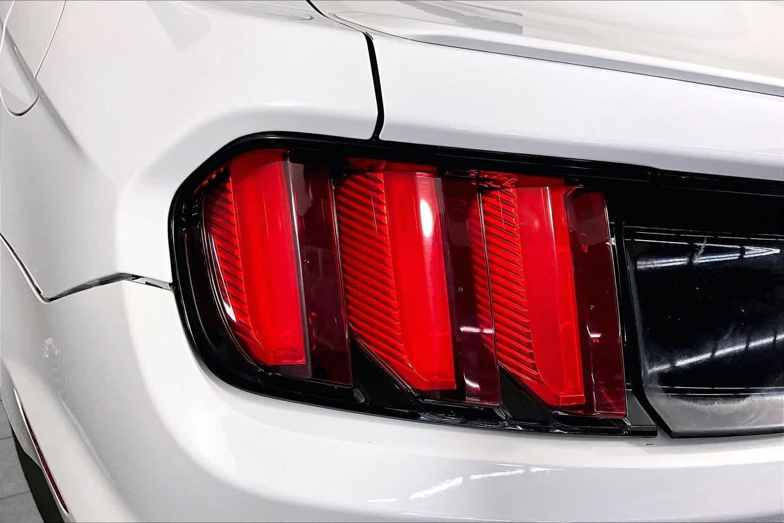 Used 2015 Oxford White Ford EcoBoost Premium image 25