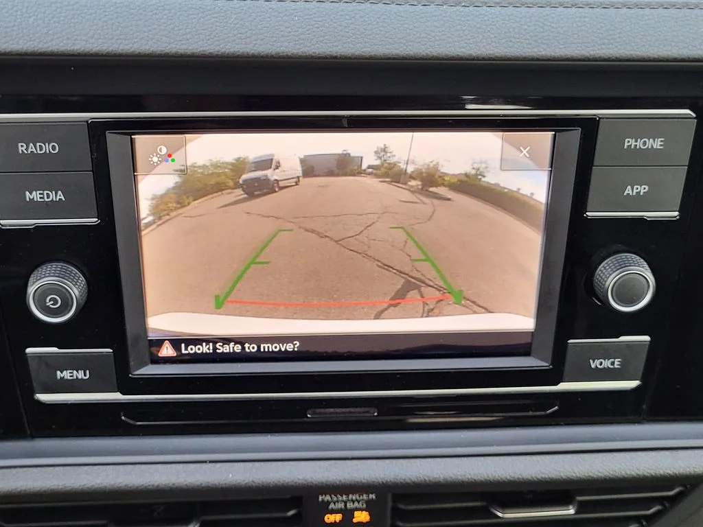 Used 2022 Oryx White Pearl Volkswagen SE w/ Sunroof image 19