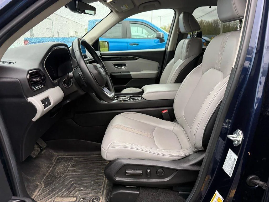 Used 2024 Obsidian Blue Pearl Honda EX-L image 4